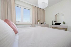 1 bedroom, desk, iron/ironing board, WiFi