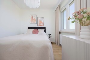 1 bedroom, desk, iron/ironing board, WiFi - Air-conditioned apartment in Mokotow | Parking and Balcony (Warszawa)