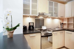 Oven, stovetop, dishwasher, coffee/tea maker