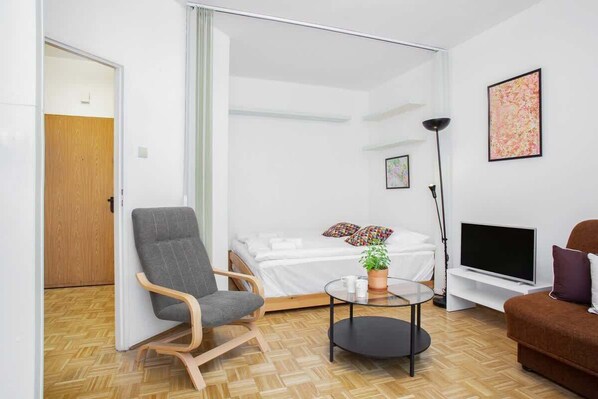 Iron/ironing board, WiFi, bed sheets