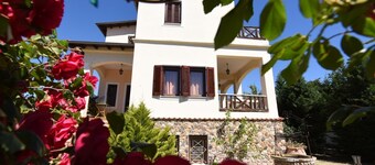 Azalia House by Rentalspro