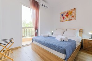 Comfort House (3 Bedrooms) | 3 bedrooms, iron/ironing board, bed sheets