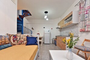 Interior - Alkiviadis Maisonette by Rentalspro (Nea Propontida)