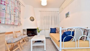 Interior - Alkiviadis Maisonette by Rentalspro (Nea Propontida)
