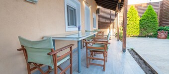 Alley House by Rentalspro