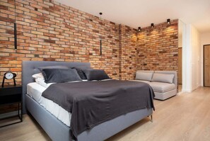 Iron/ironing board, travel crib, WiFi, bed sheets