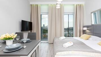 Iron/ironing board, WiFi, bed sheets