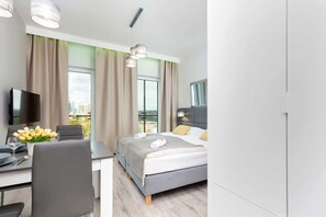 Iron/ironing board, WiFi, bed sheets