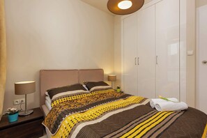 1 habitación, tabla de planchar con plancha, wifi y ropa de cama 