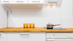 Geladeira, fogão, cooktop, lava-louças
