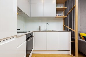 Refrigerador, horno, parrilla de estufa y lavavajillas