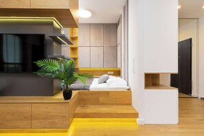 Iron/ironing board, travel crib, WiFi, bed sheets