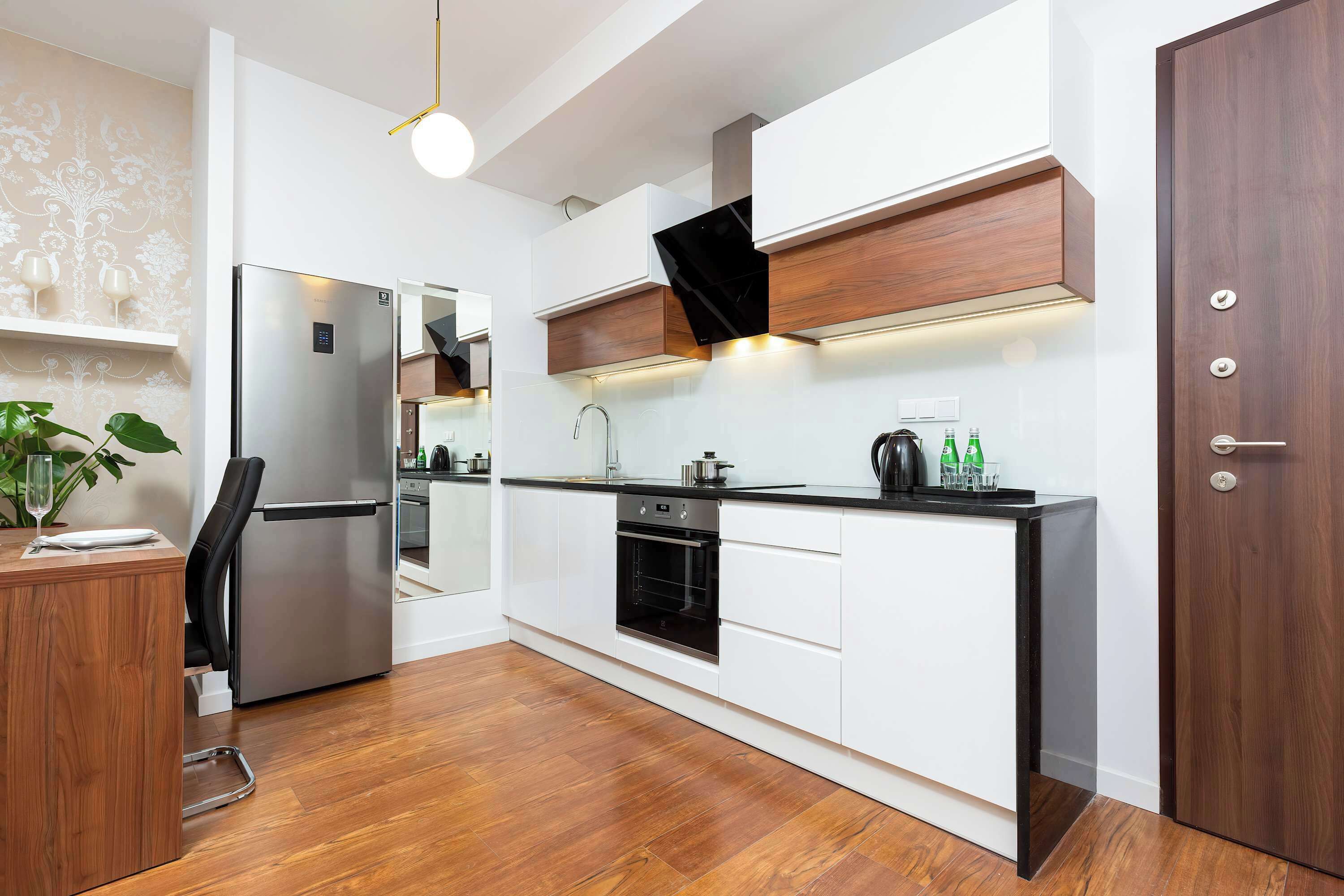 Fridge, oven, stovetop, dishwasher