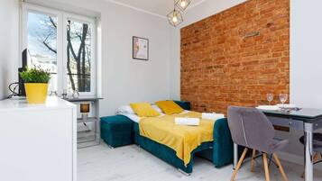 Iron/ironing board, WiFi, bed sheets