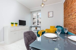 Dining - 22 Mińska Street, Warsaw | Modern Studio | Praga, Warsaw | 15 minutes from the National Stadium Metro Station (Warszawa)