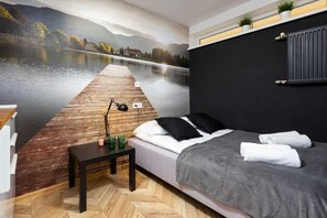 Iron/ironing board, WiFi, bed sheets