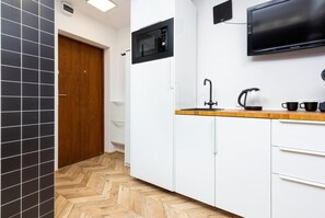 Fridge, microwave, stovetop, coffee/tea maker