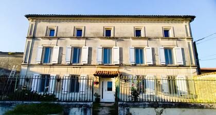 Encantador estudio "le 1864" con jardín privado y Wi-Fi