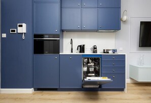 冰箱、微波炉、炉灶、洗碗机