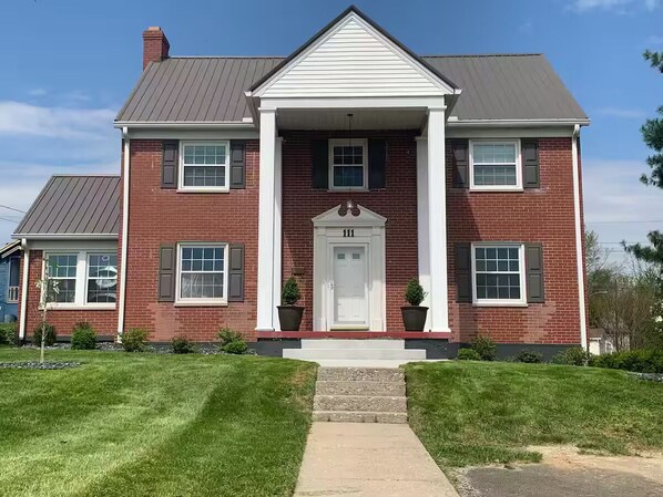 Exterior - The Poplar: A Downtown Historic Home (Elizabethtown)