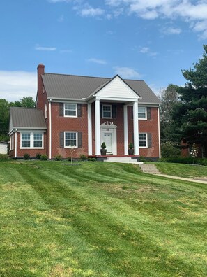 Exterior - The Poplar: A Downtown Historic Home (Elizabethtown)