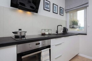 Frigorífic, microones, forn i placa de cuina 