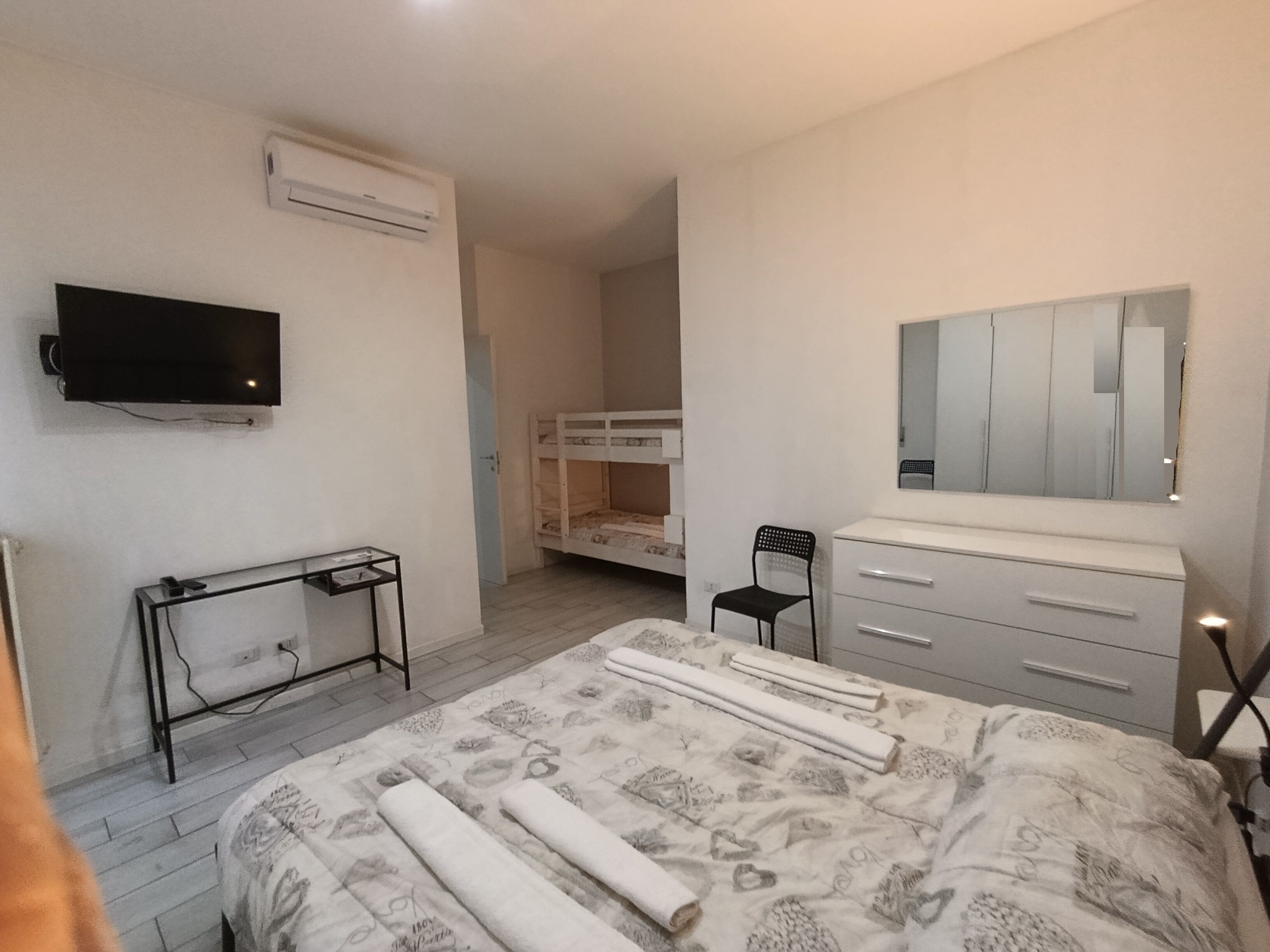 1 camera, ferro/asse da stiro, Wi-Fi, lenzuola