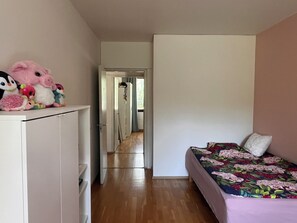 2 bedrooms, WiFi, bed sheets