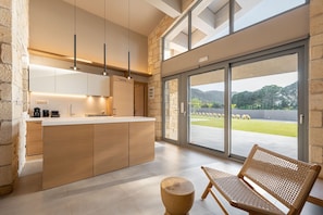 Vila (2 Bedrooms) | Cozinha privada | Geladeira, fogão, cooktop, lava-louças