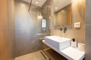 Villa (2 Bedrooms) | Badrum | Dusch