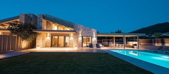 Terra Petra Luxury Villas - Gaia Villa