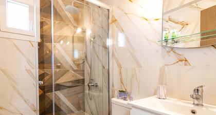 Kiosse Maison 2 by Travelpro Services