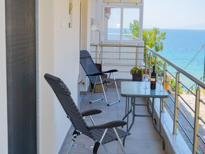 Interior - Zoe Seaview Apartment by Rentalspro (Nea Propontida)