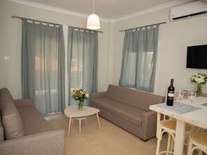 Interior - Zoe Seaview Apartment by Rentalspro (Nea Propontida)