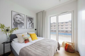 2 bedrooms, desk, iron/ironing board, WiFi