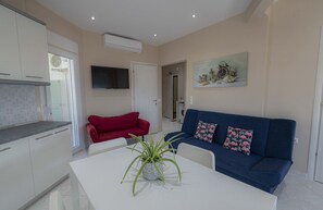 Interior - Sabbia Seafront Apartment 2 by Rentalspro (Nea Propontida)