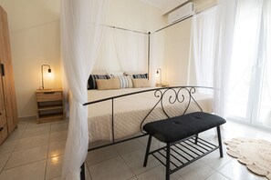 Interior - Irena House by Rentalspro (Nea Propontida)