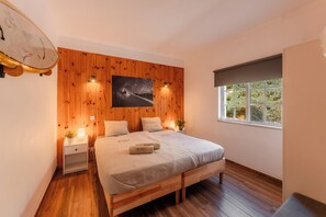 4 bedrooms, free WiFi, bed sheets, wheelchair access