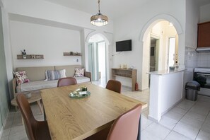 Interior - Forest View Apartment 1 by Rentalspro (Kassandra)