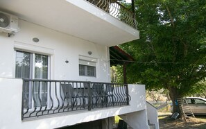 Interior - Forest View Apartment 1 by Rentalspro (Kassandra)