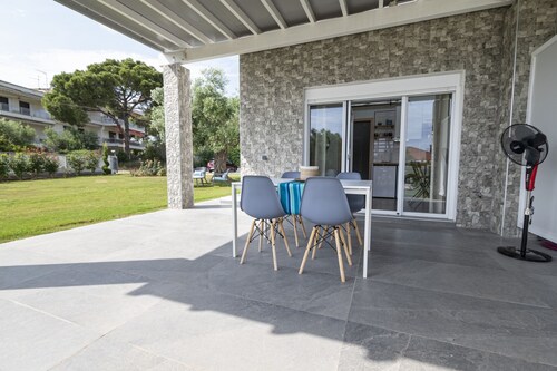 Topos Maisonette Left by Rentalspro