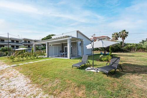 Topos Maisonette Right by Rentalspro