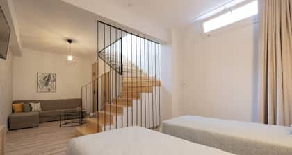 Topos Maisonette Right by Rentalspro