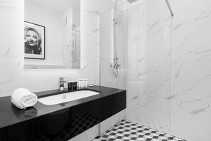 Shower, hair dryer, towels, shampoo