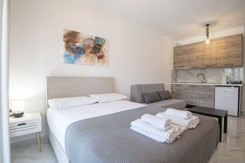 Nikiti Central Suites 5 by Travel Pro Services