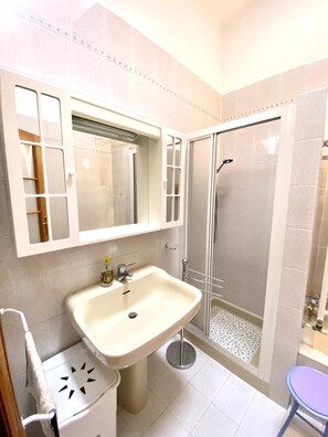 Shower, towels