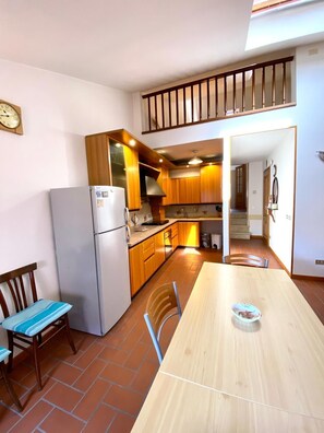 Micro-ondes, four, plaque de cuisson