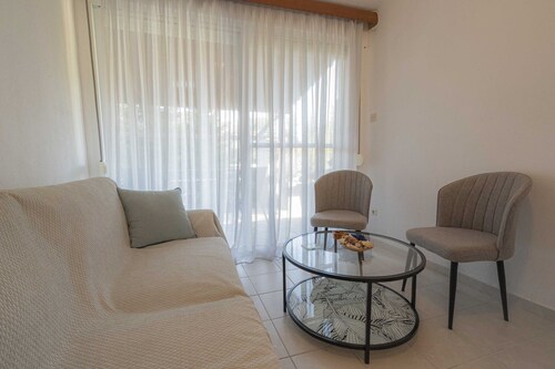 Greenwood Maisonette by Rentalspro - Fourka Beach