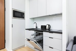 Fridge, microwave, stovetop, dishwasher