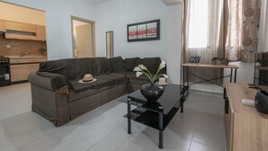 Interior - Cinema Flat by Rentalspro (Nea Propontida)